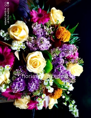 Bouquet  con fiori assortiti